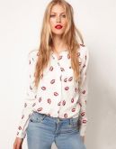 Camisa Feminina Estampada de Beijos - Kiss Red. Lip